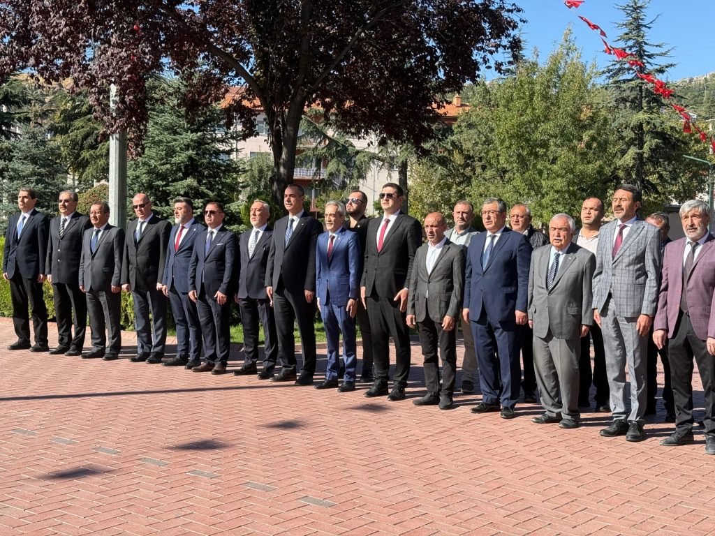 Ahilik Haftası Etkinlikleri Atatürk Anıtına Çelenk Sunumuyla Başladı